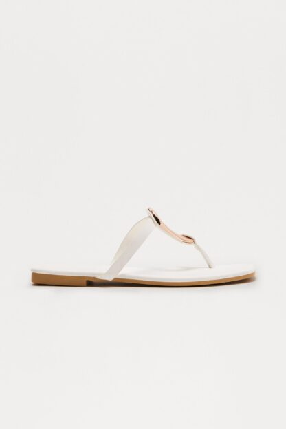 Sandalias Planas Estilo Flip Flops con Detalle Metálico - Beige - Image 13