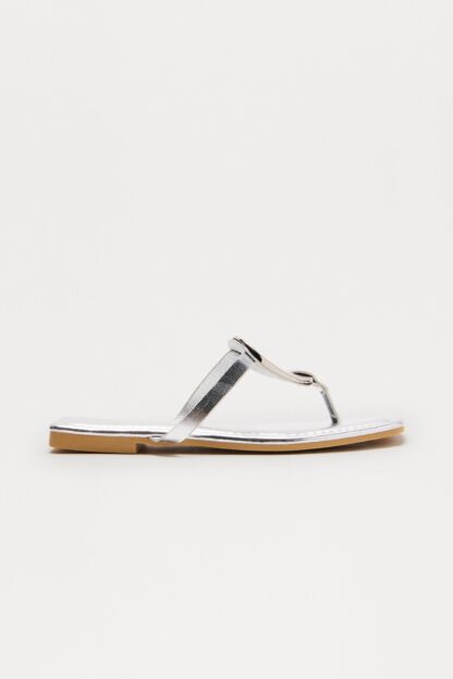 Sandalias Planas Estilo Flip Flops con Detalle Metálico - Beige - Image 9