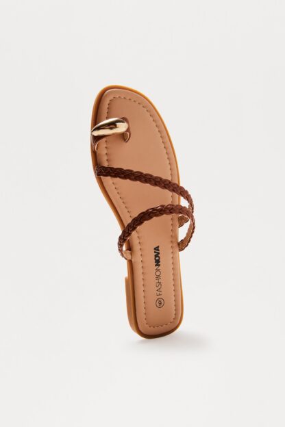 Sandalias Trenzadas Planas en Marrón - Image 6