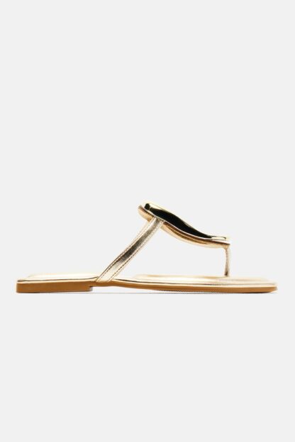 Sandalias Planas Doradas con Detalle Metálico - Image 8
