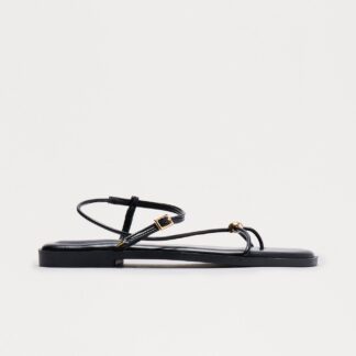 Sandalias Planas Doradas con Detalles Metálicos