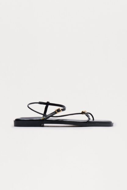 Sandalias Planas Doradas con Detalles Metálicos