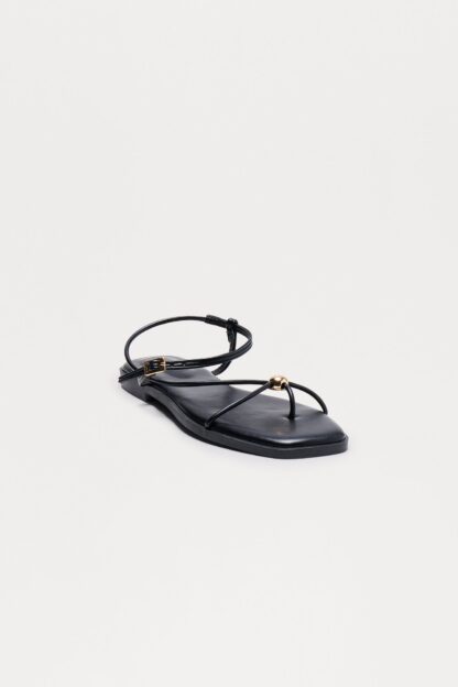 Sandalias Planas Doradas con Detalles Metálicos - Image 3
