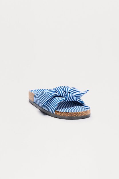 Sandalias Playeras con Detalle de Moño y Patrón a Rayas - Image 2