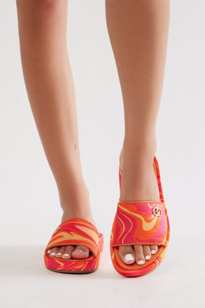 Sandalias Planas Tipo Jellie en Negro - Image 6