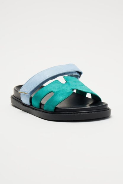 Sandalias Planas Multi-Tiras en Khaki - Image 8